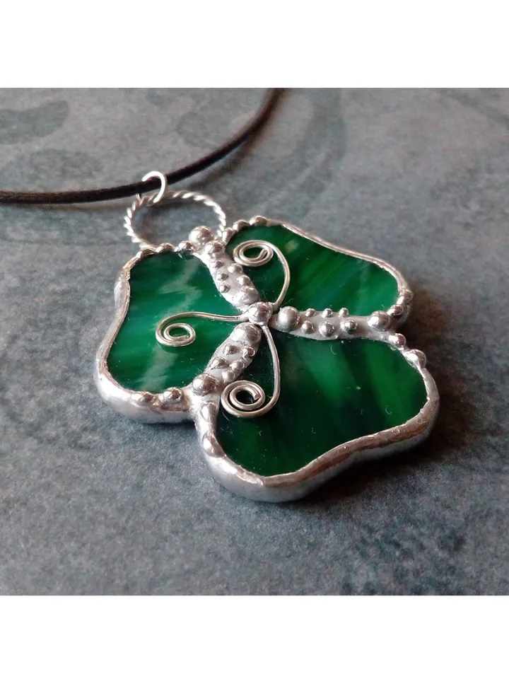Lucky shamrock, Green trefoil, st patricksday, Shamrock pendant, Irish necklace, Clover leaf necklace, St Patrick