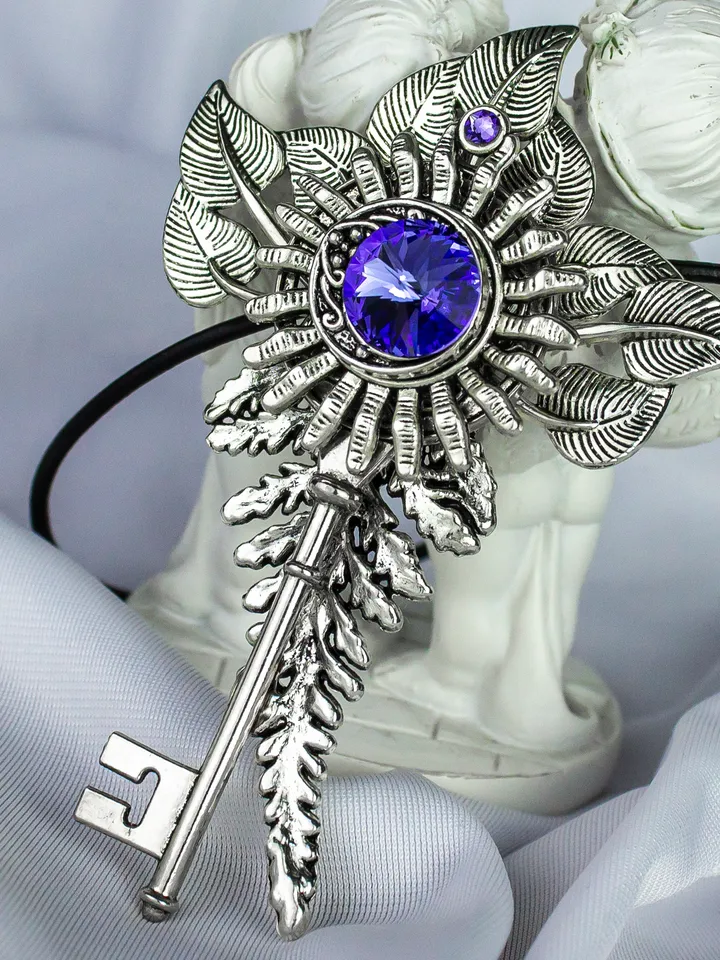 Handmade Key Pendant with Swarovski Crystals – Unique Leaf & Sunflower Design Necklace