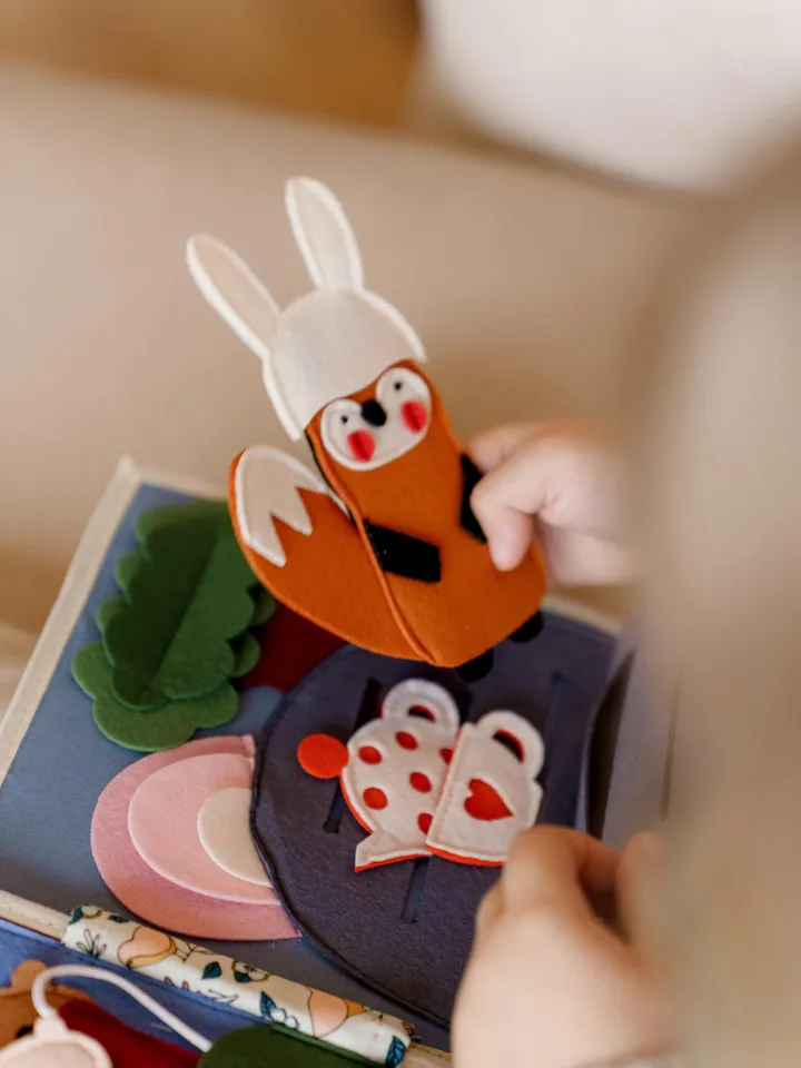 quiet book with forest animals made of felt and fabric for toddler 1,2,3 years old, handmade montessori baby activity toys, Kinderkrama