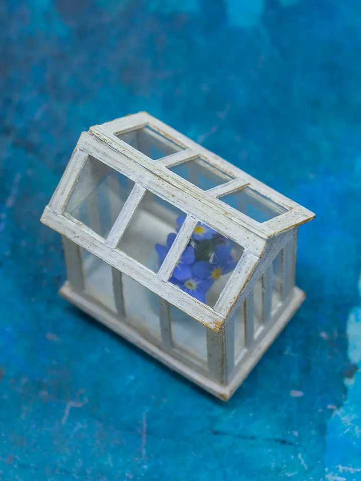 TEMPLATE Miniature greenhouse in 1:12 scale.
