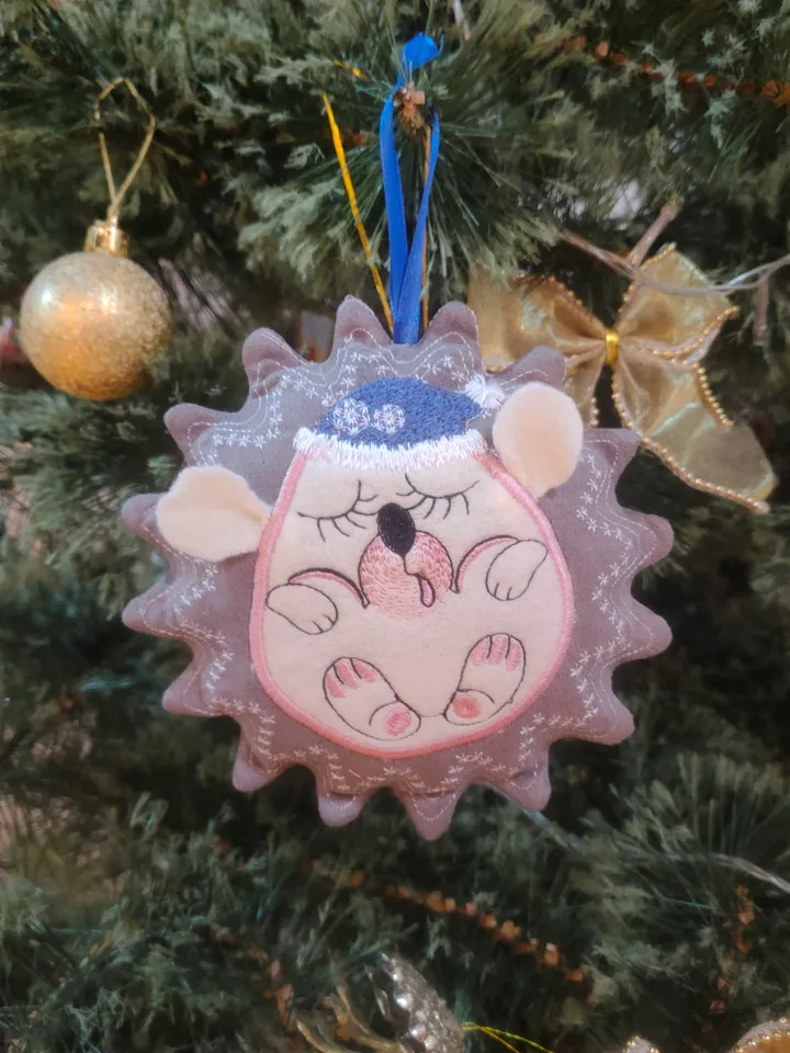 machine embroidery design Winter Hedgehog. ITH Project