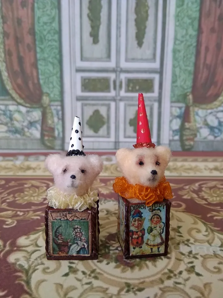 Bears in the box.1:12 scale.