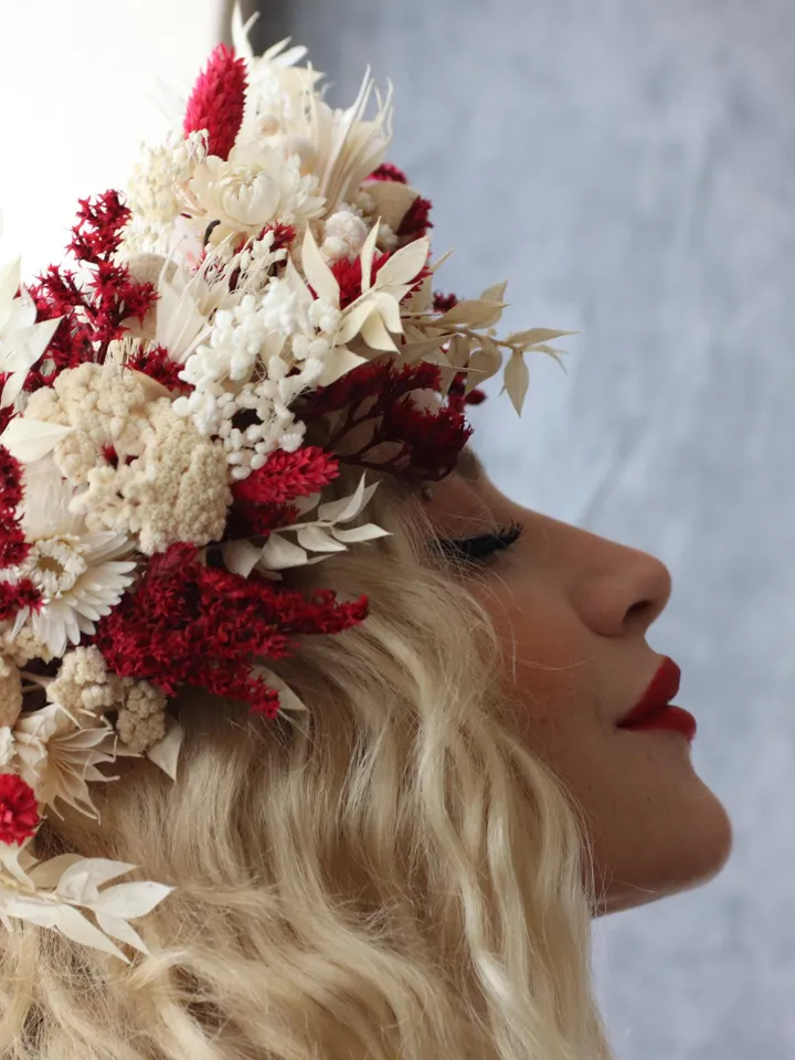 Elegant Red & White Floral Crown,Perfect for Weddings or Christmas Celebrations,Christmas-Inspired Red Floral Headpiece, fried flover crown