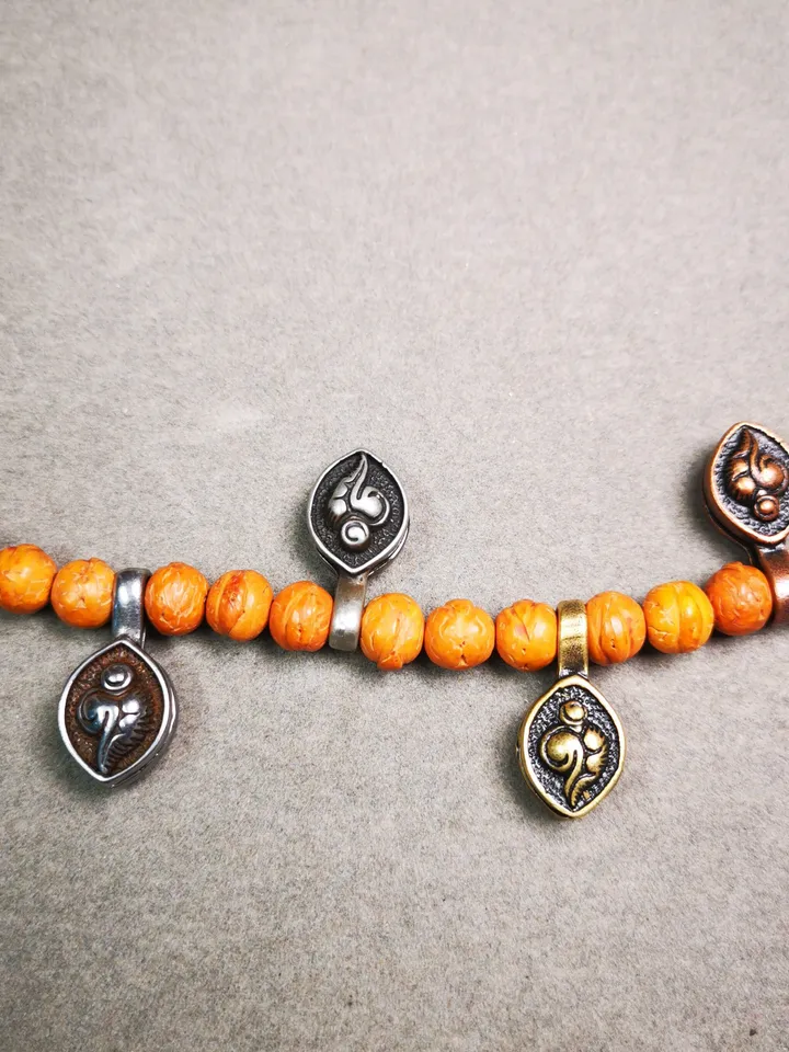 Gandhanra Handmade Buddhist Mala Counter Clip,Bum Counter Clip for Prayer Beads,Shankha / Conch Shape,Mala Accessories