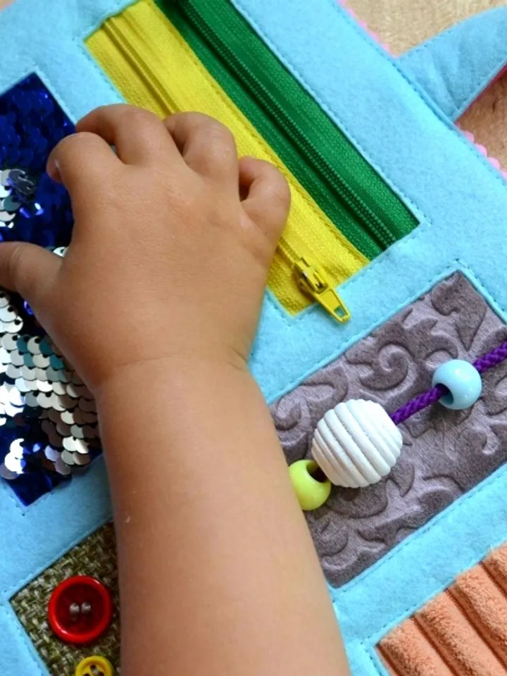 PDF sensory mat, fidget blanket for adults with dementia, pattern and tutorial