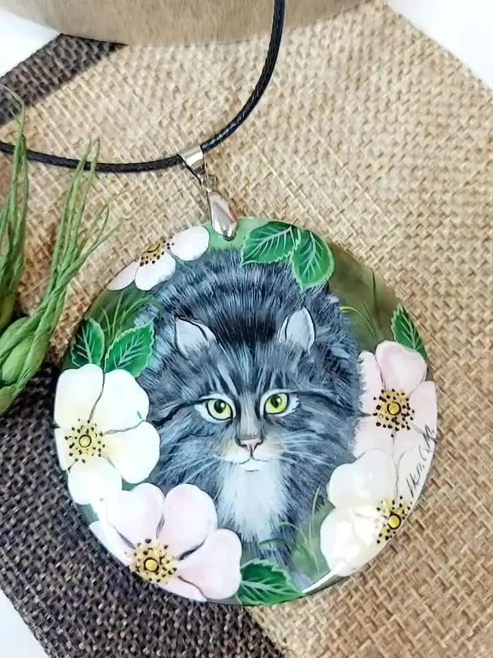 Beautiful pearl pendant Fedoskino"Cat",miniature Hand-painted,Russian jewelry ,Gift for cat lovers, Art gift, Hand-painted, mop necklace.