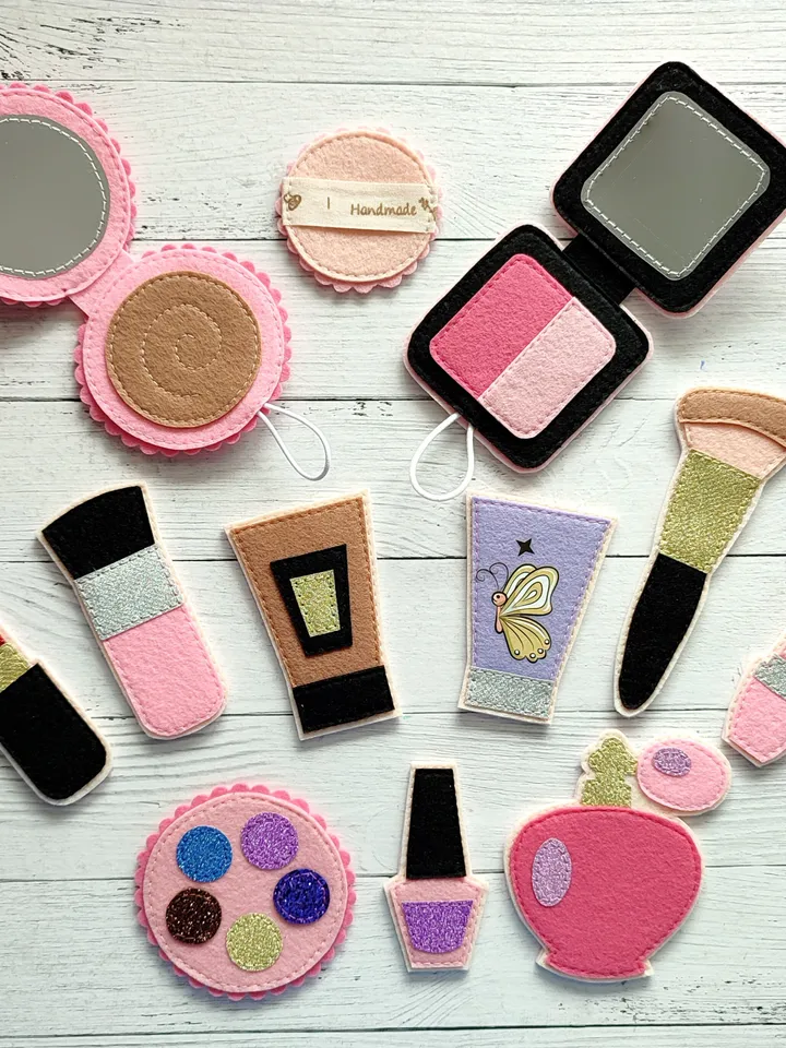 Felt bag and cosmetics set pattern, PDF sewing pattern ideas for girl, Felt makeup game tutorial