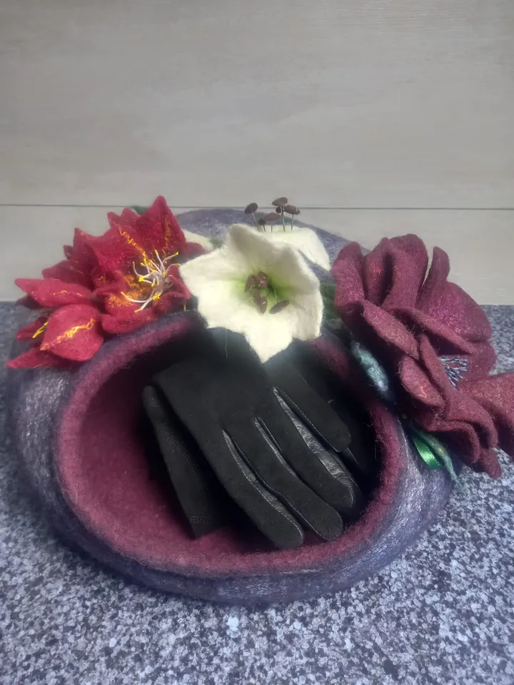 Домики-лежанки для кошек и небольших животных.
