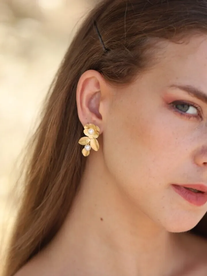 Boho Wedding Earrings, Flower Bridal Earrings, Floral Statement Wedding Earrings, Pearl Bridal Jewelry, Vintage Statement Wedding Jewelry