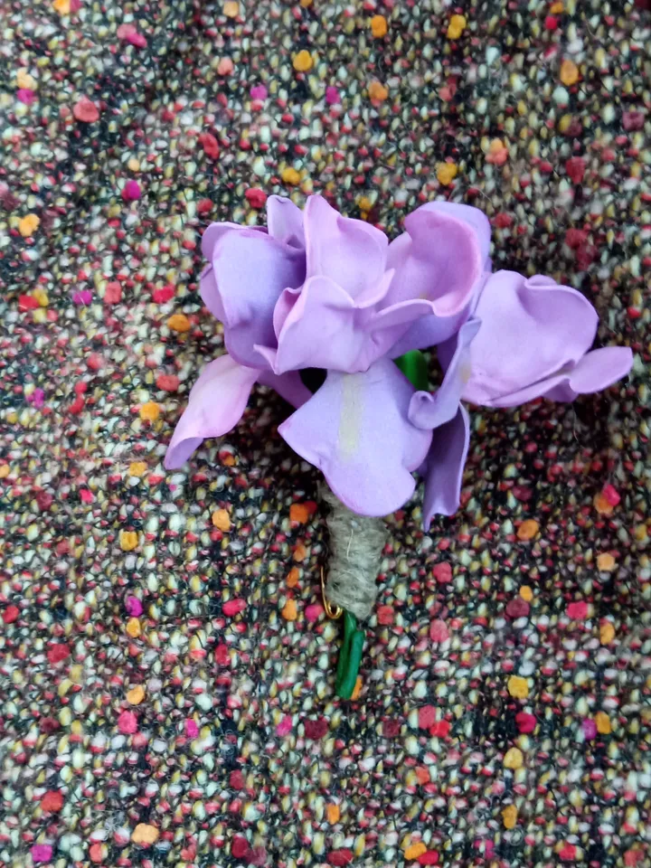 Women's brooch with irises pin/floral accessories/flowers jewellery/gift for her/mother Day gifts/handmade brooch