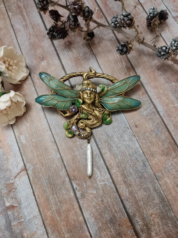Dragonfly brooch,dragonfly pin,Insect brooch,Dragonfly charm,Dragonfly jewelry