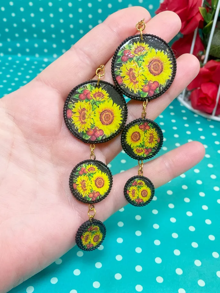 Handmade jewelry set. Bright sunflowers. Author's jewelry.Set of handmade jewelry. Author's design. Bright summer set consisting of earrings and pendant.