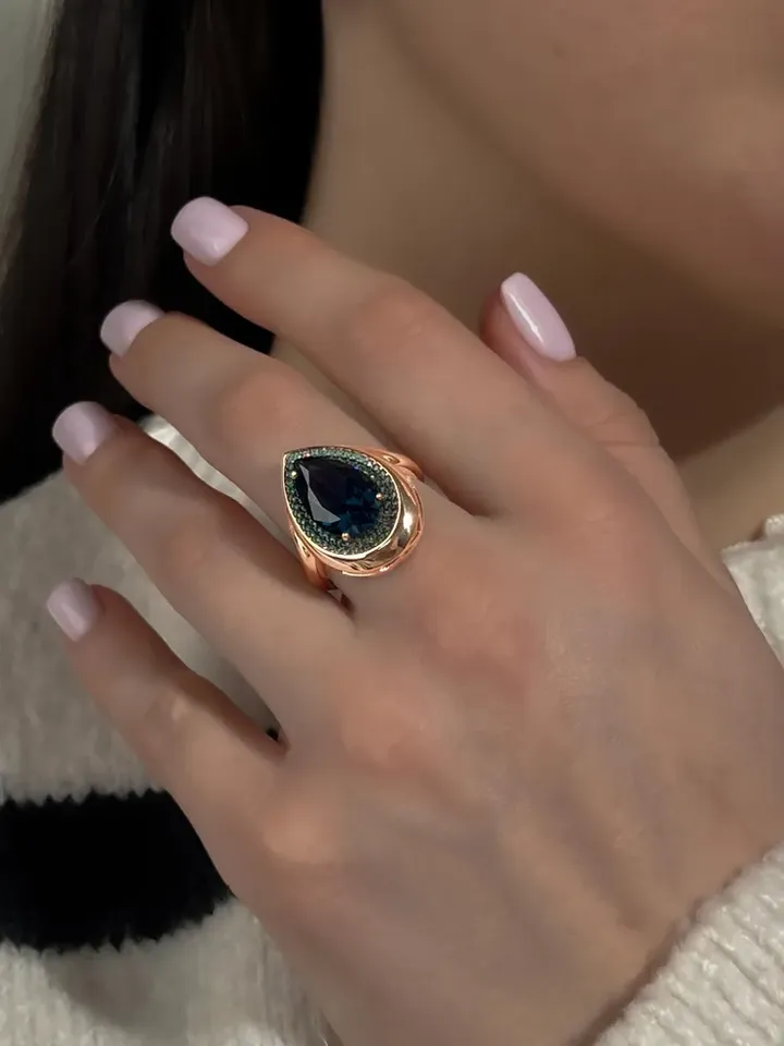 Ring silver 925, gold plated with London topaz and emeralds
