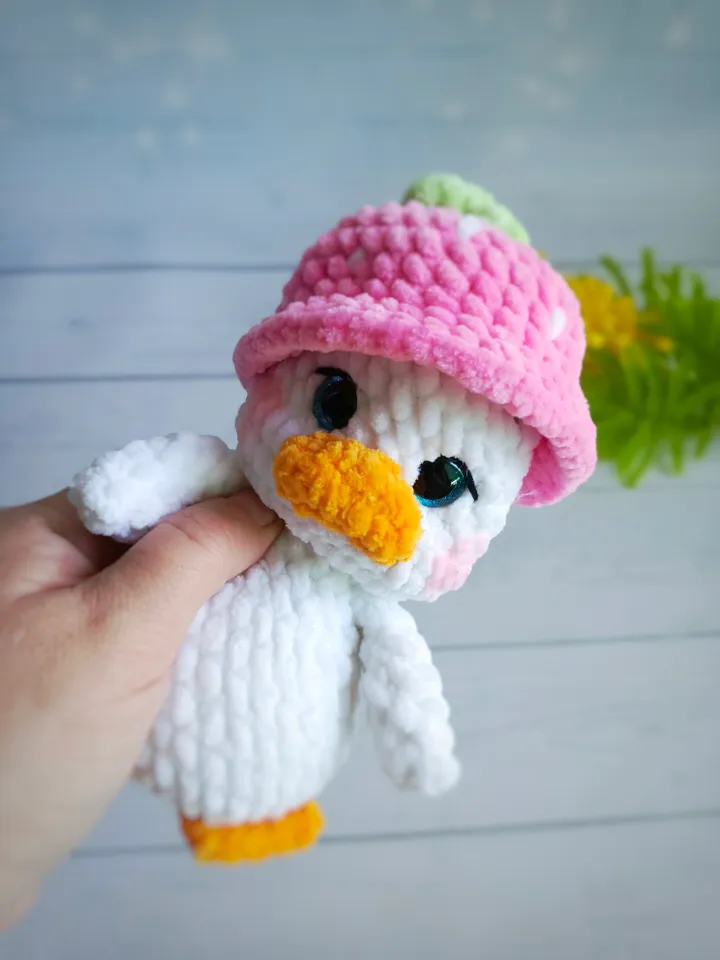 Pattern: Goose Stuffie Pattern, crochet goose, crochet pattern animal, crochet hat