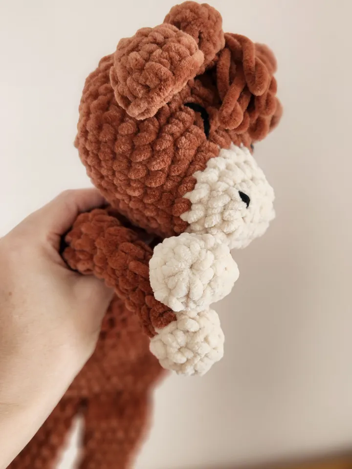 Highland Cow Crochet Snuggle Pattern – Plush Baby Cuddle Toy with Video Tutorial of tricky parts