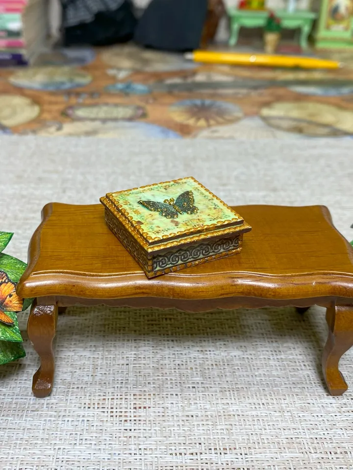 Tutorial. 1:6 and 1:12. Box for a doll house. Miniature doll house.