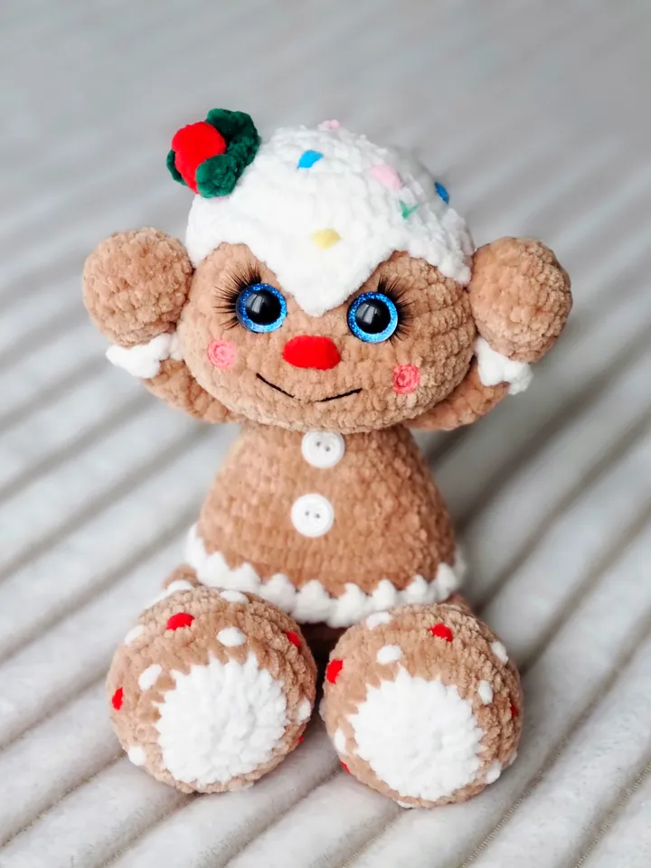 Crochet gingerbread man pattern. Amigurumi gingerbread man pattern. Crochet gingerman