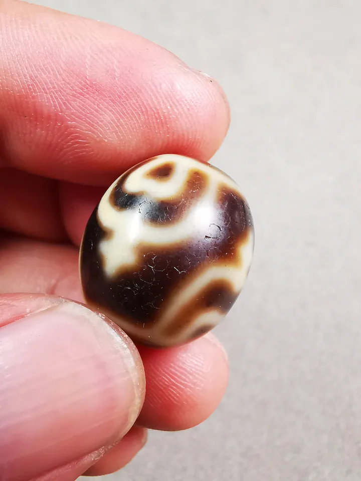 Gandhanra Tibetan Round Treasure Vase Dzi Bead(Darrow or Taklok Dzi),Tibetan Chung,Wealth Amulet,Small Size 20*17 mm