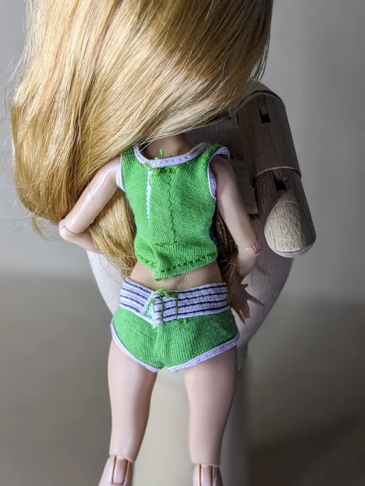 Green sport tank & shorts set for 10.5-inch female dolls (MH, EAH)