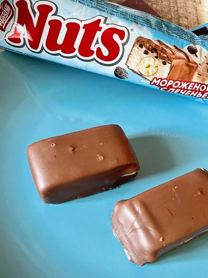 Chocolate bar Nestle "Nuts" ice cream, cookies and hazelnuts, 15 pcs/ 2,12oz