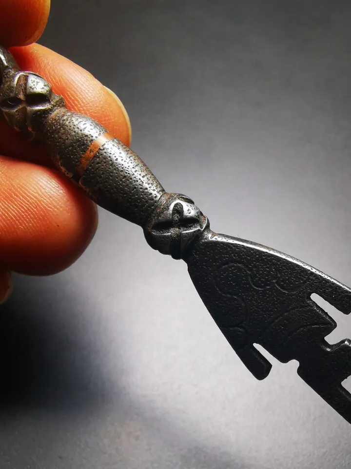 Gandhanra Handmade Tibetan Buddhism Amulet, The Key of Heart Pendant, Made of Cold Iron