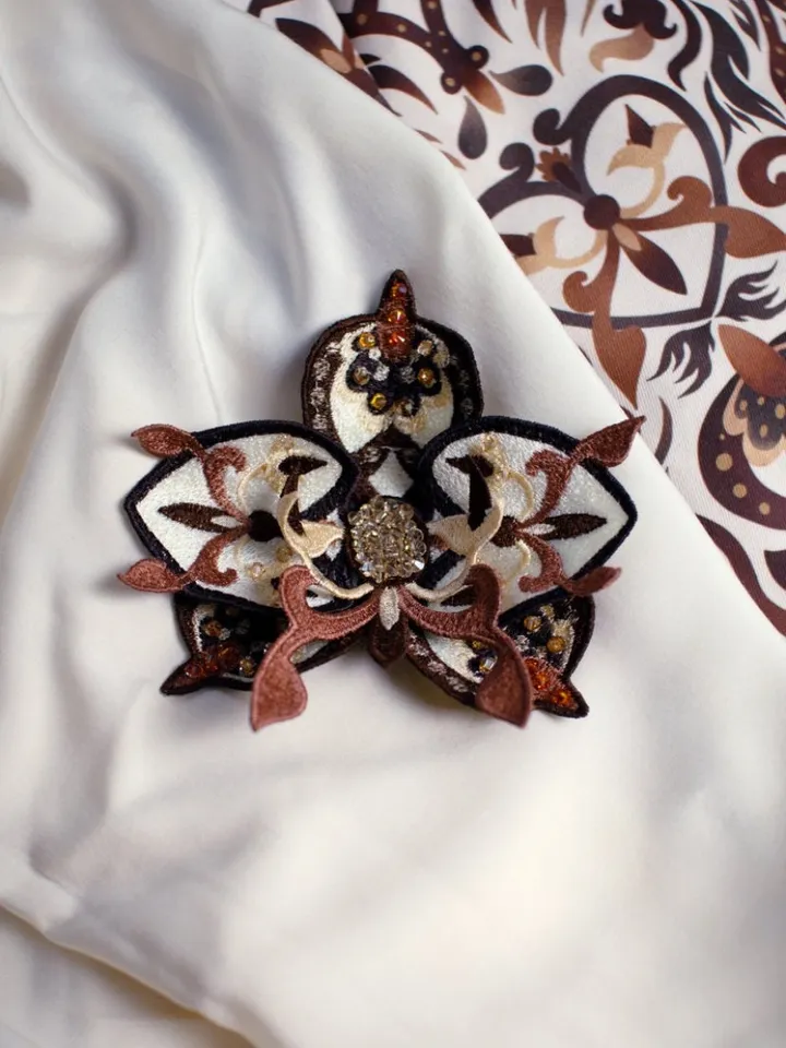 Fantasy flower brooch FSL, created on the basis of an ancient pattern.