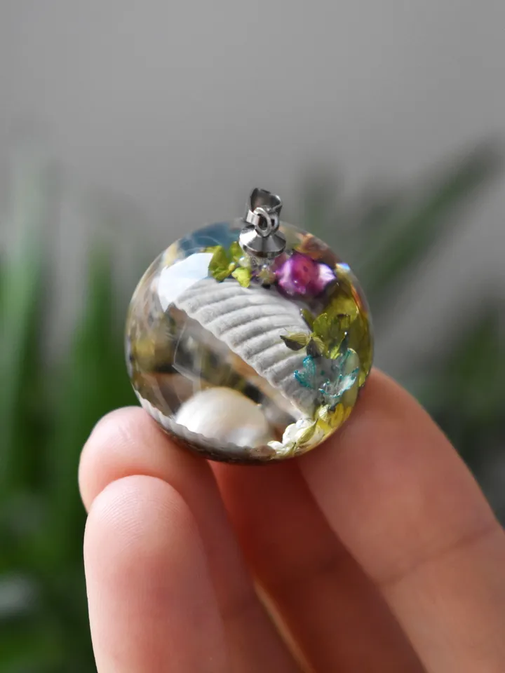 Shell with a pearl pendant. Sea pendant with shell, pearl and real flowers. Pinctada pendant.