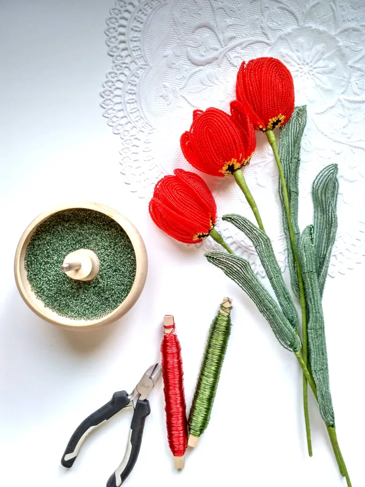 Beaded rose, tulip and forget me not pattern | Beaded Flowers pattern | Seed bead patterns | Beadwork pattern