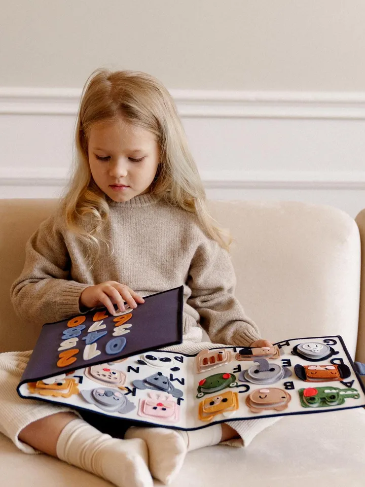 abc felt activity ENGLISH, FRENCH, GERMAN alphabet book, montessori quiet book toddler 1,2.3.4 year old, felt animals abc toys, kinderkrama