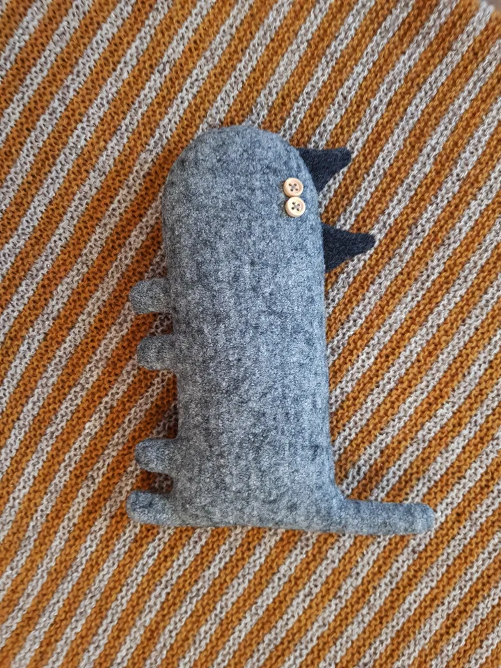 Grey cat sewing pattern PDF, digital tutorial in english, stuffed animal sewing diy