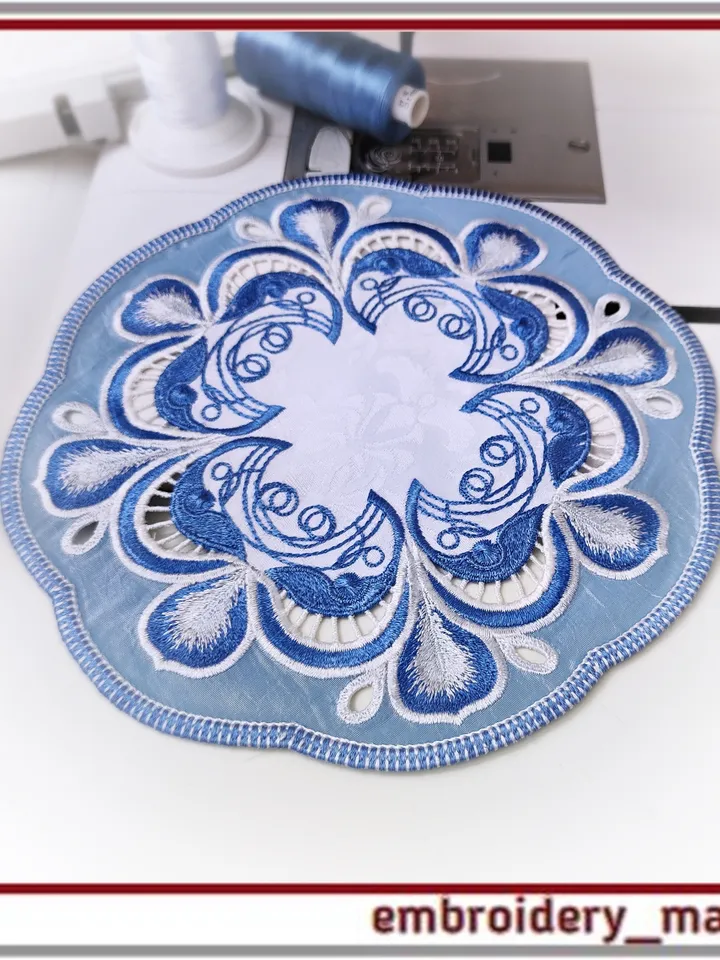 In the hoop Cutwork napkin with flowers Machine Embroidery Designs