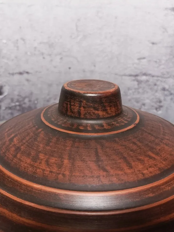 Pottery casserole 84.53 fl.oz Handmade from red clay, carved pattern