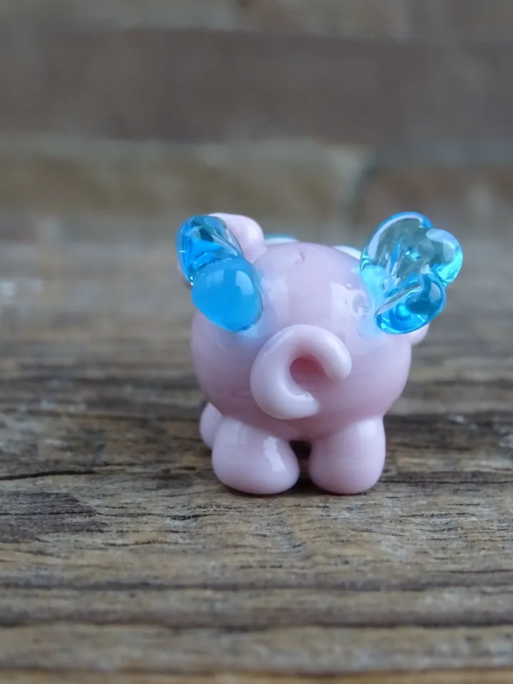 Pig figurine Flying Pig figurine Pig decor Pig statue Pig ornament Mini pig Glass pig Pig gifts Piglet Pig lover gifts Miniature animals