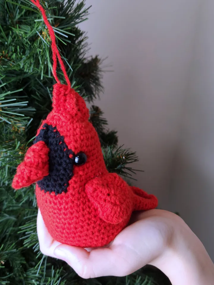 Red cardinal bird crochet pattern - Xmas decor for Christmas tree, digital PDF file, DIY project , Good luck