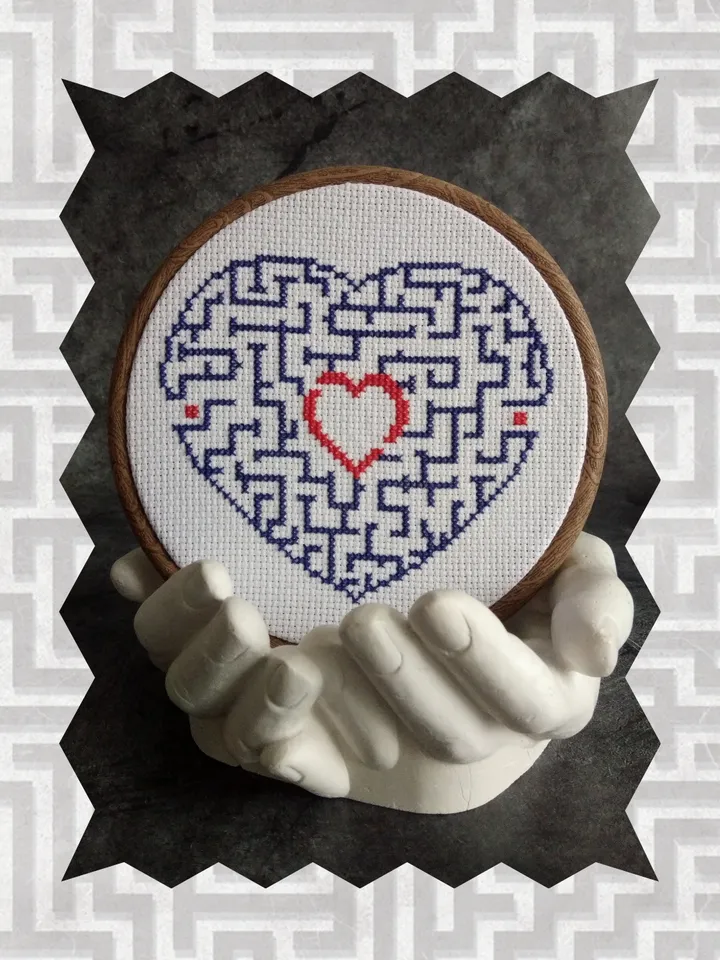 FREE Cross stitch pattern Labyrinth, easy cross stitch pattern PDF, simple cross stitch pattern for beginners
