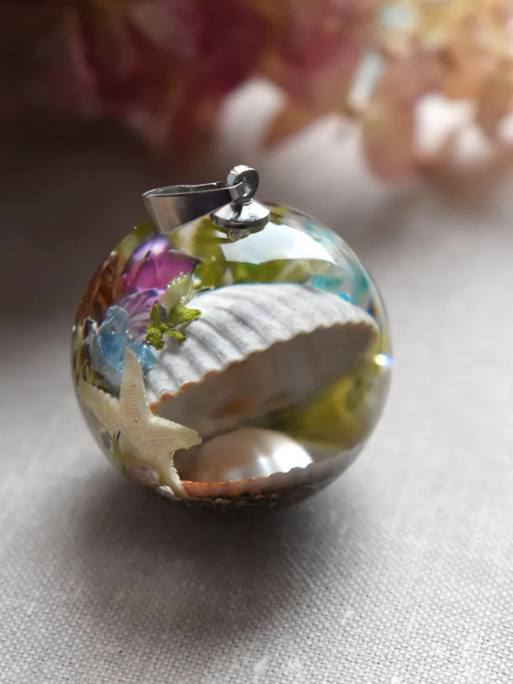 Shell with a pearl pendant. Sea pendant with shell, pearl and real flowers. Pinctada pendant.