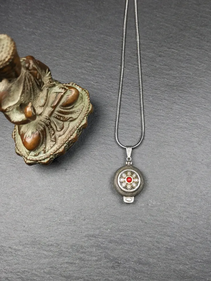 Gandhanra Handmade Antique Silver Gau Ghau Shrine, Flower Pattern Gau Box, Mini Tibetan Buddhist Altar Amulet Necklace