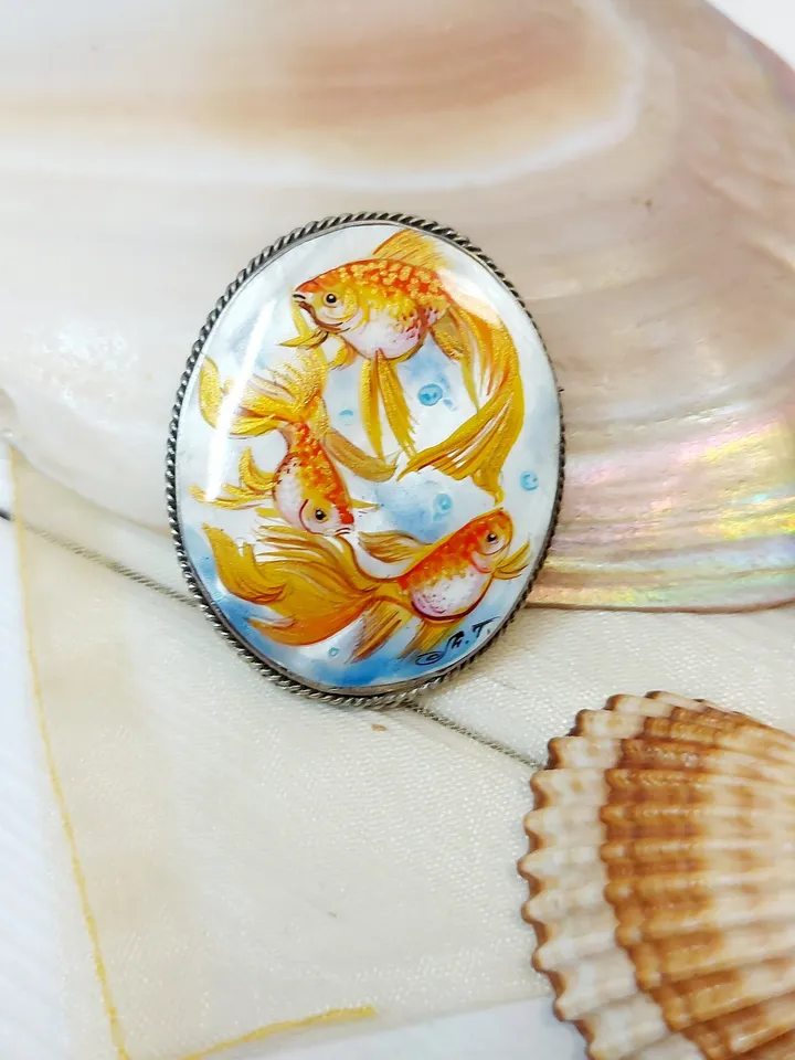 Handmade brooches for women with Lucky Goldfish: hand painted mother of pearl brooch with Guppy fish, elegant shell handmade Goldfıshes pin