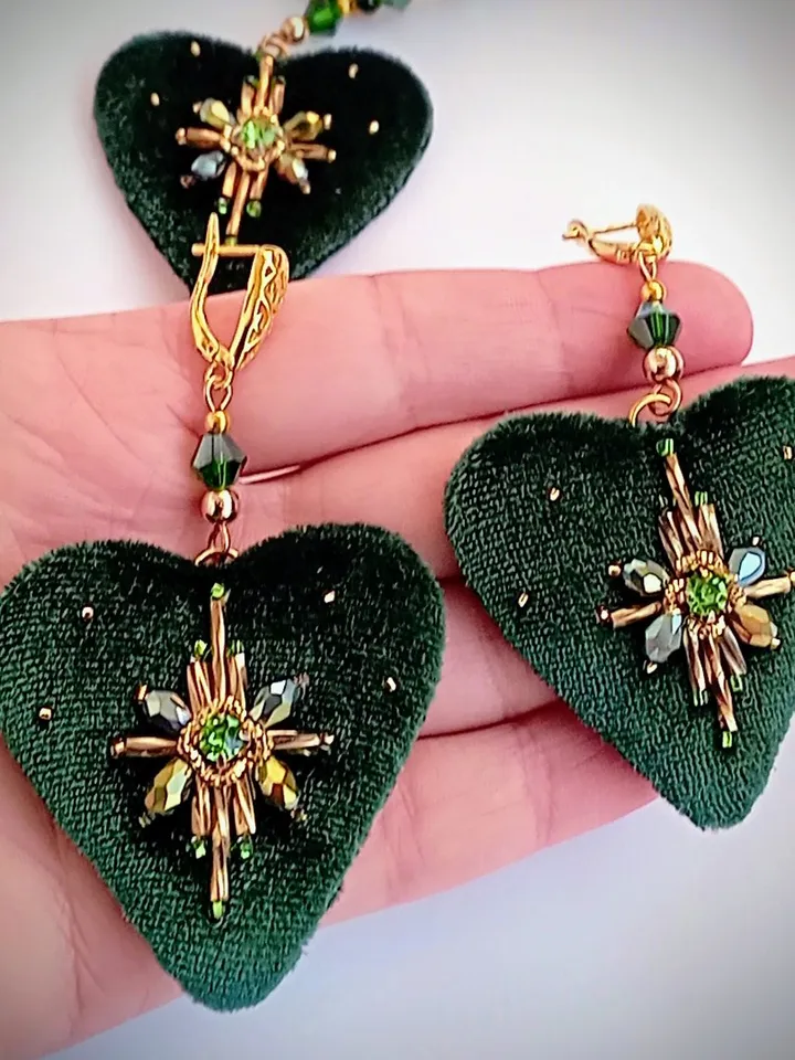 Handmade emerald heart jewelry set necklace choker and earrings, valentines day gift, heart shaped jewelry, love gift