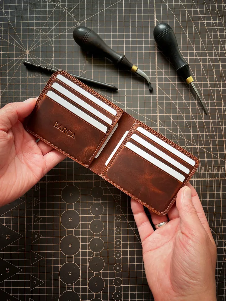 PDF Pattern Classic Bifold Wallet - Download PDF & video TUTORIAL. Punch pitch 4 mm.