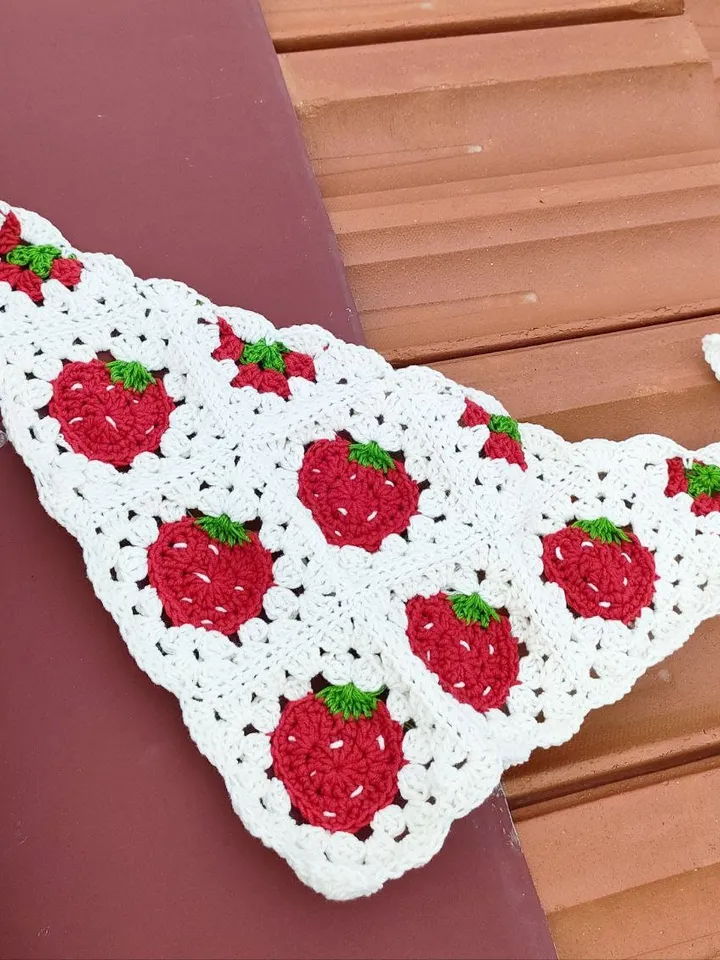Crochet bandana, strawberry bandana crochet, easy crochet bandana, strawberry bandana, beginner pattern PDF
