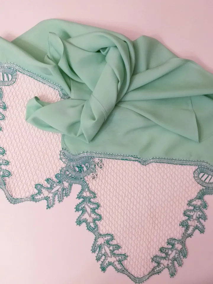 Green lace scarf pattern. Gift for women. Lace on bobbins.
