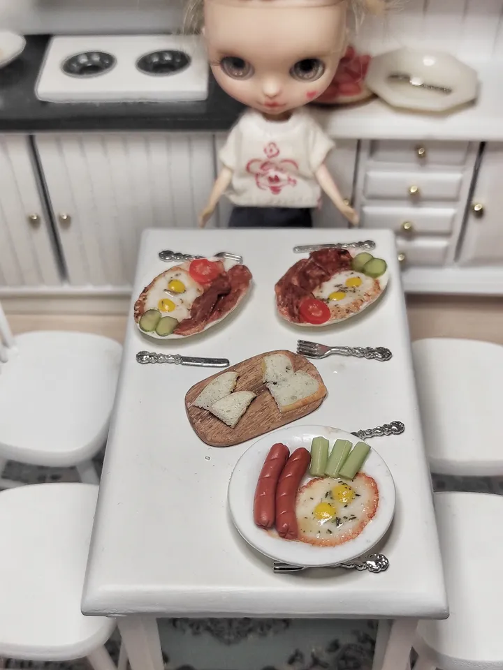 Small food, micro, miniature, breakfast for doll, scrambled eggs, sausage, dollhouse miniature, mini food, food for doll