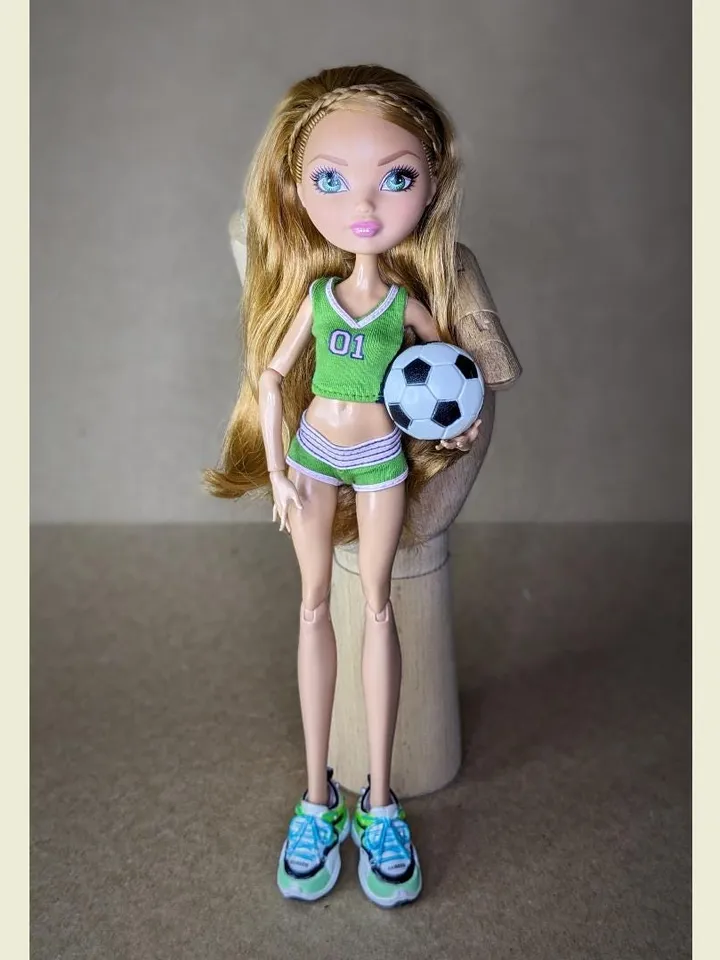 Green sport tank & shorts set for 10.5-inch female dolls (MH, EAH)