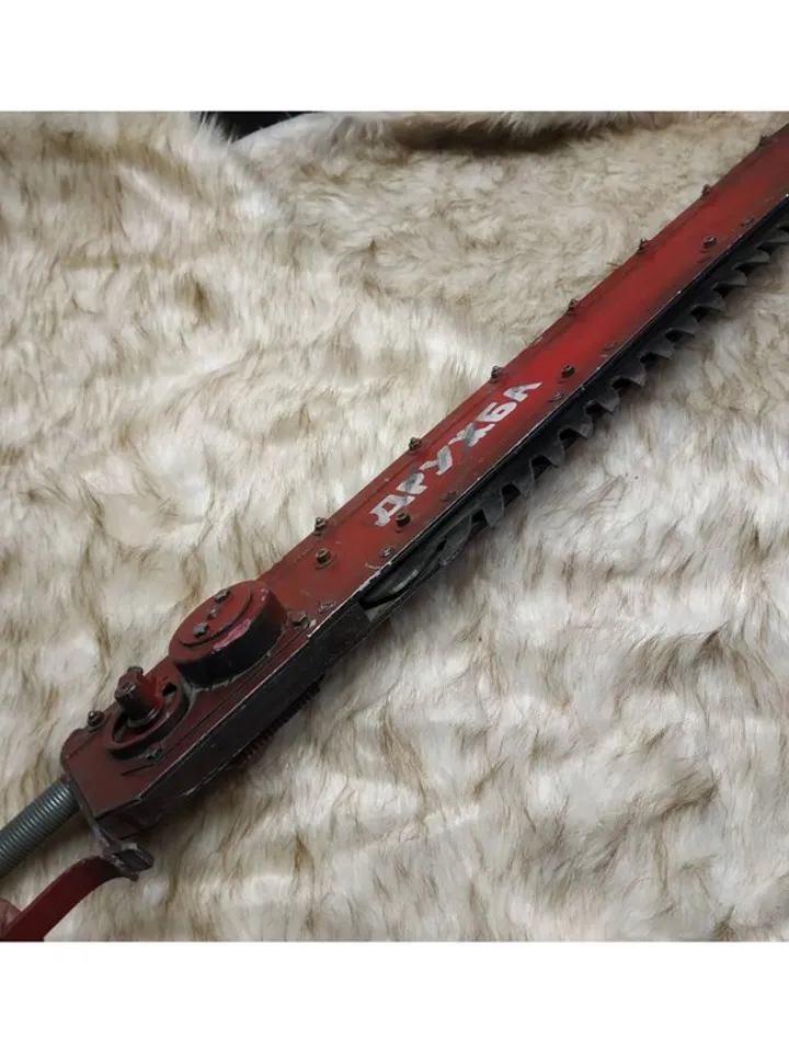 Chainsaw sword - w40k - wh40k - cosplay - chainsword - warhammer 40k - metal