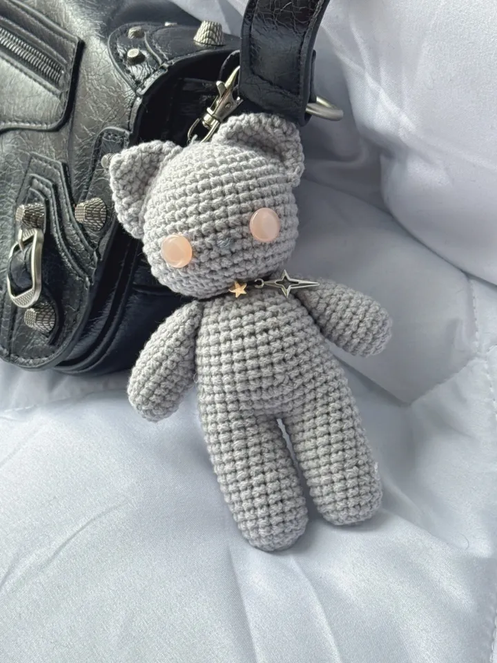 Doll cat crochet pattern, PDF file pattern, US terms, amigurumi keychain crochet pattern