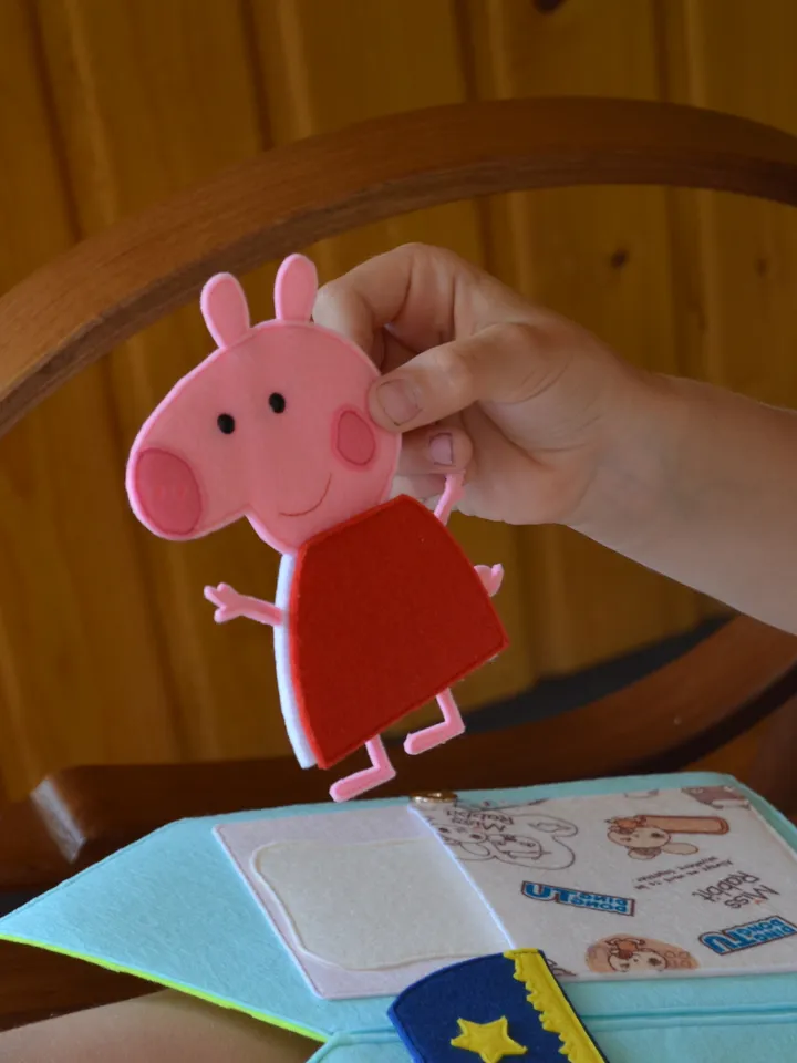 Peppa Pig Doll House from felt, PDF pattern and instructions