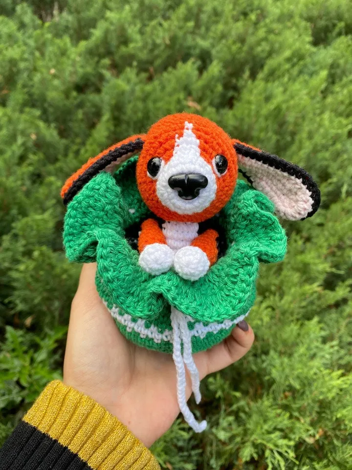 PDF Beagle in a Christmas Bag Crochet pattern, Crochet Animal Pattern, Crochet Puppy, Christmas Amigurumi, Crochet Cute Dog Amigurumi
