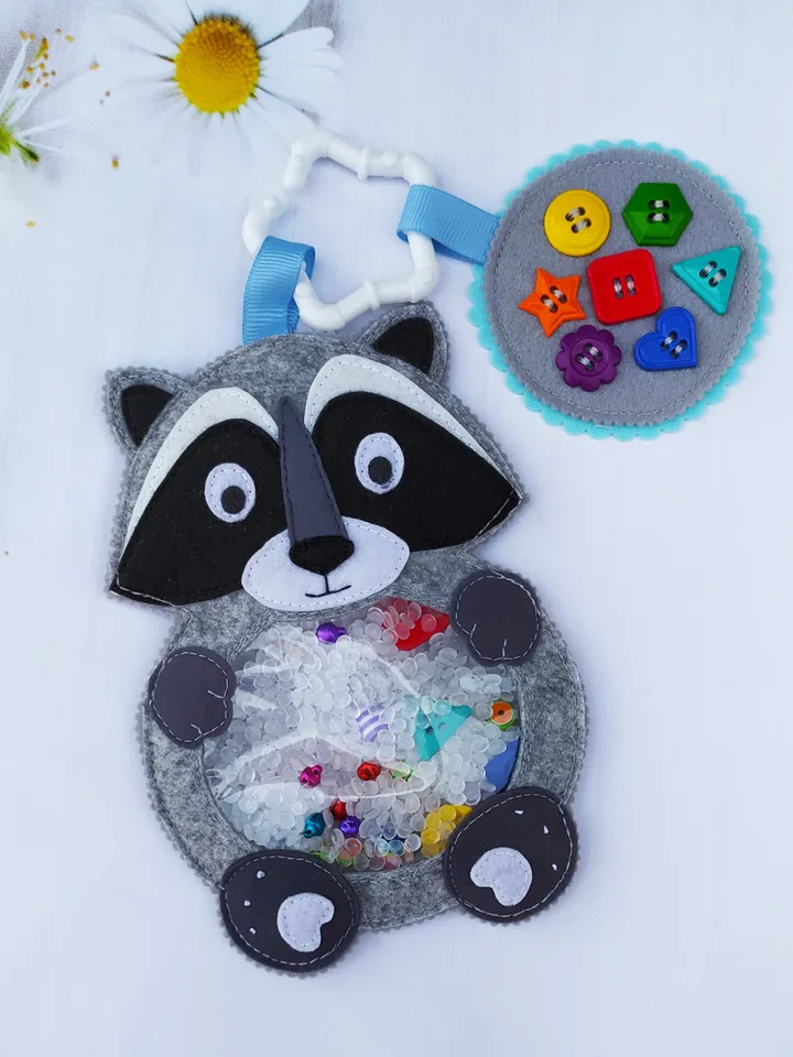 Raccoon I spy bag pattern for toddlers, I spy game, Busy Bag activity tutorial, Autism sensory toys for kids, Felt toy pattern, Travel Toys