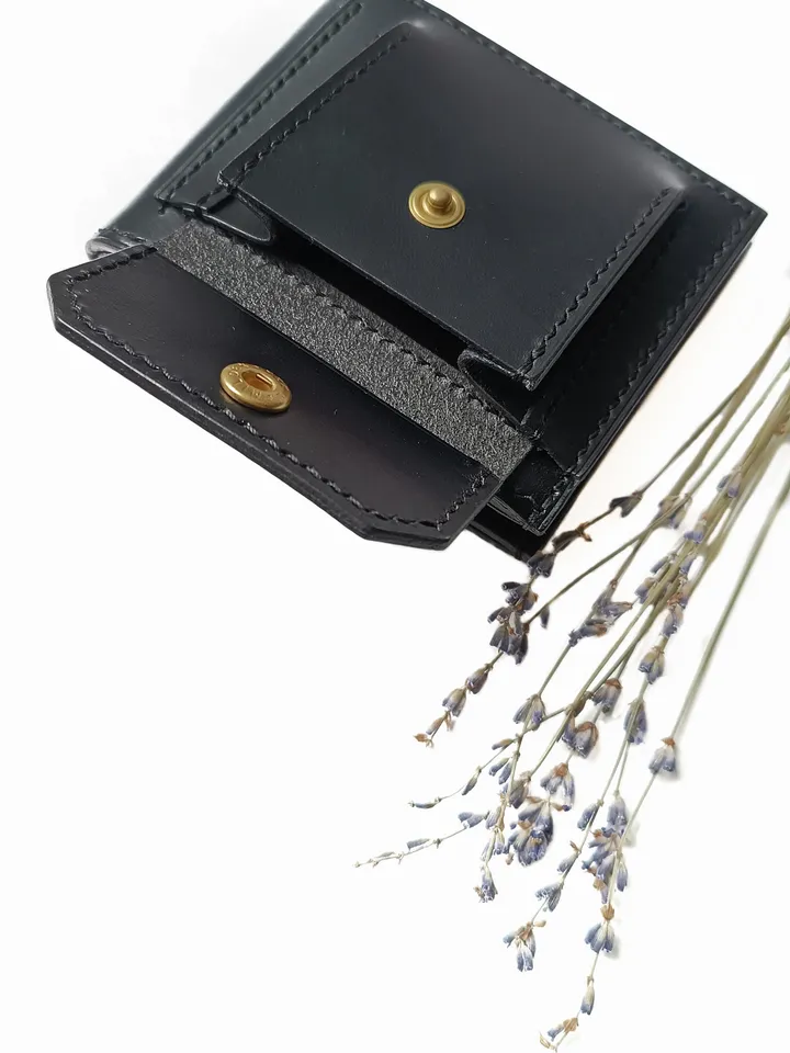 Pattern of a leather bifold wallet with coin pocket in PDF format with a step of 4 mm. & video TUTORIAL